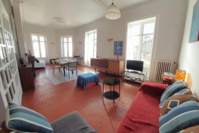 Les 7 balcons, Comédie-Gare, Parking, Spacieux Lumineux Appt Haussmannien